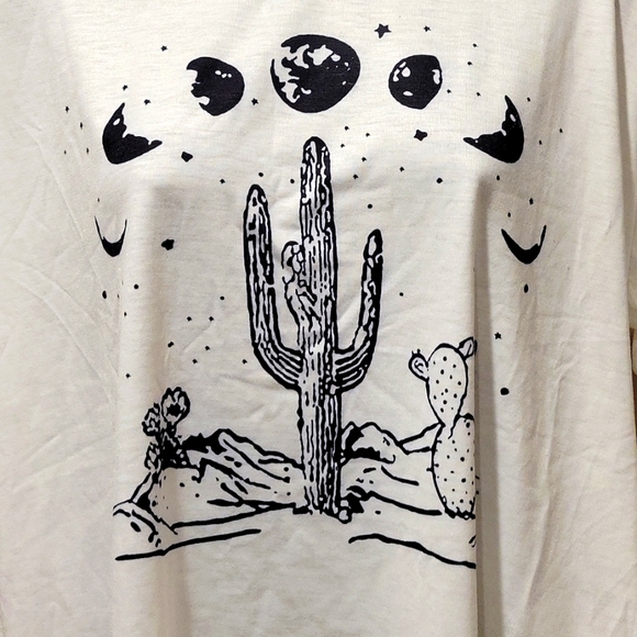 SHEIN   Nearly New  Navy on White Desert Moon Phases tee  OXL - Picture 2 of 4